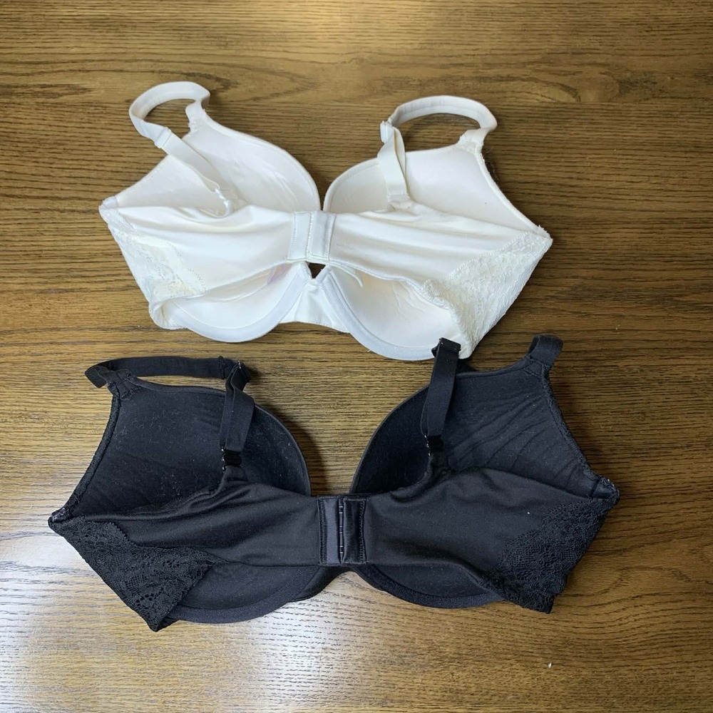 Secret Treasures Intimates Lot of 2 Plunge T-Shirt Bras Black and White 36D - Picture 2 of 8
